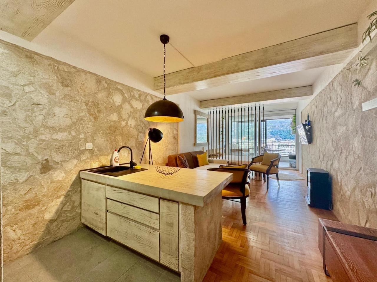 Sea View Terminal Apartment *
